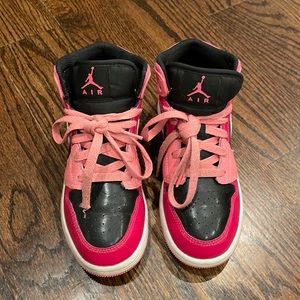 2021 Air Jordan 1 Mid GS 'Coral Chalk'